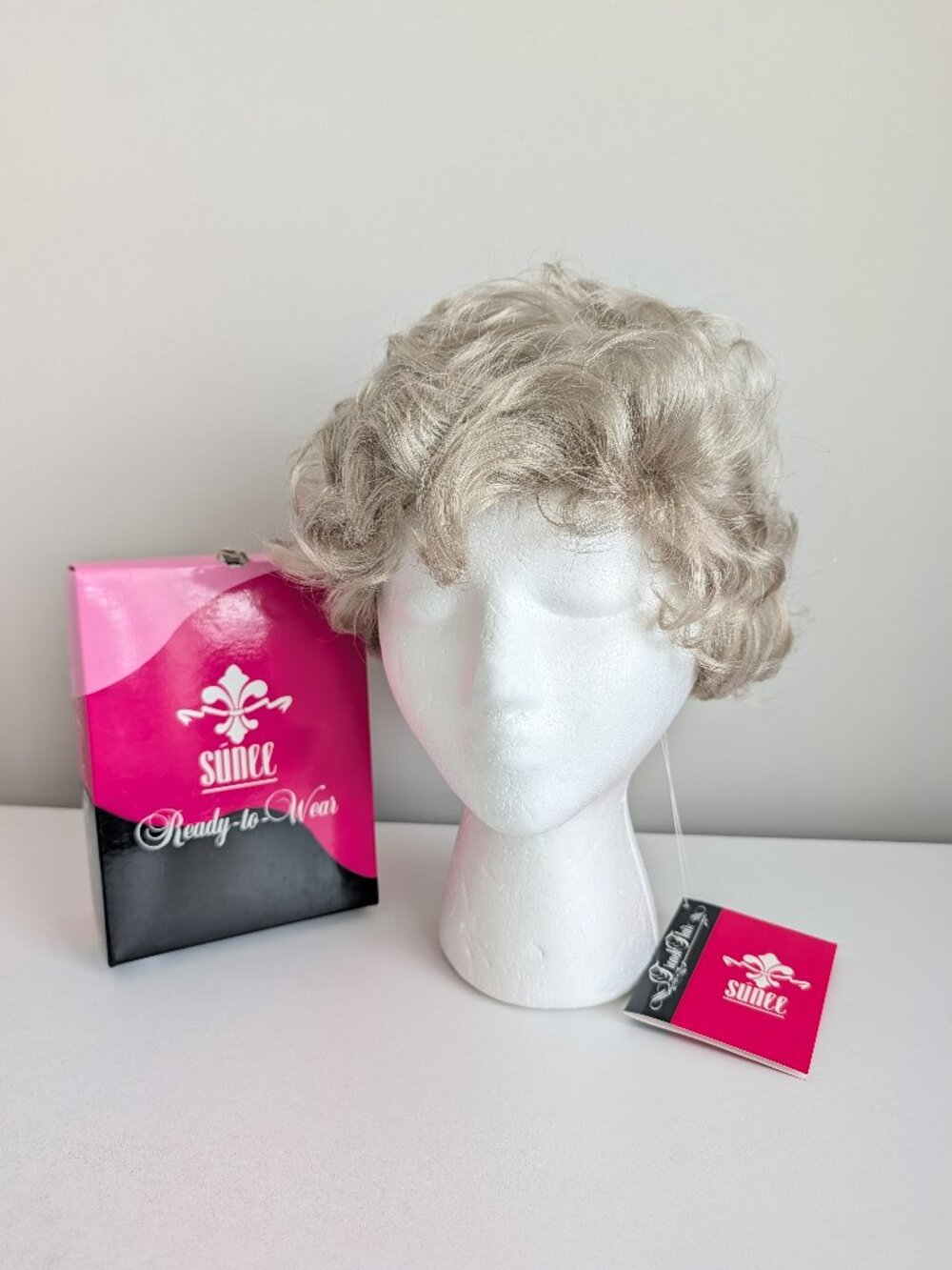 Sunee French Flair Wig SKE-5 EVA Color 101 Blonde Synthetic Kanekalon New w Box